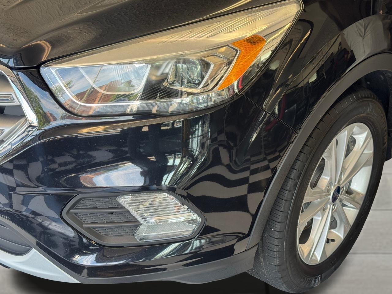 2017 Ford Escape SE+ApplePlay+Camera+Heated Seats+Rear Park Sensors Photo