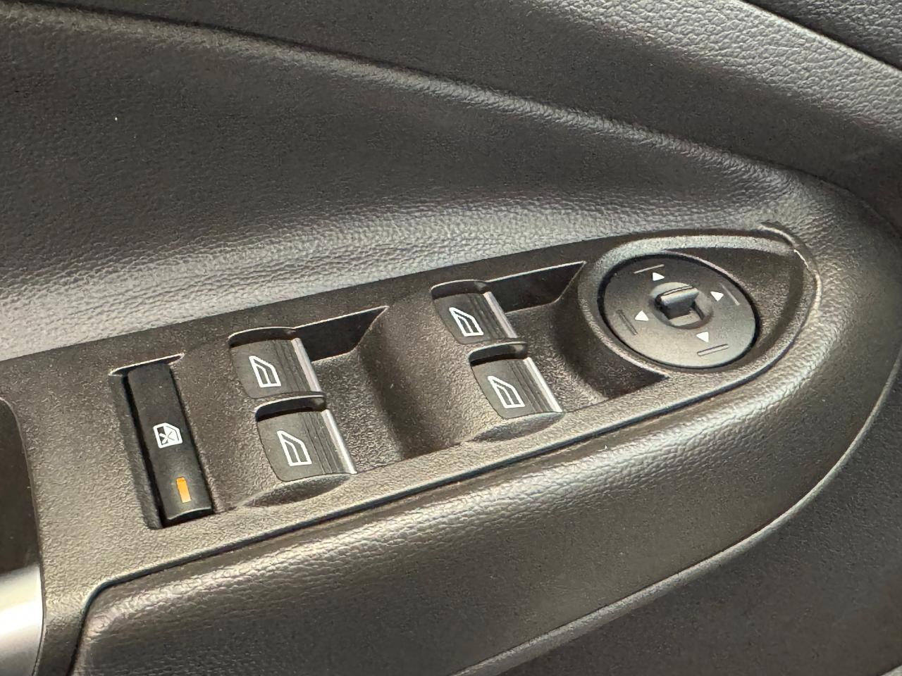 2017 Ford Escape SE+ApplePlay+Camera+Heated Seats+Rear Park Sensors Photo