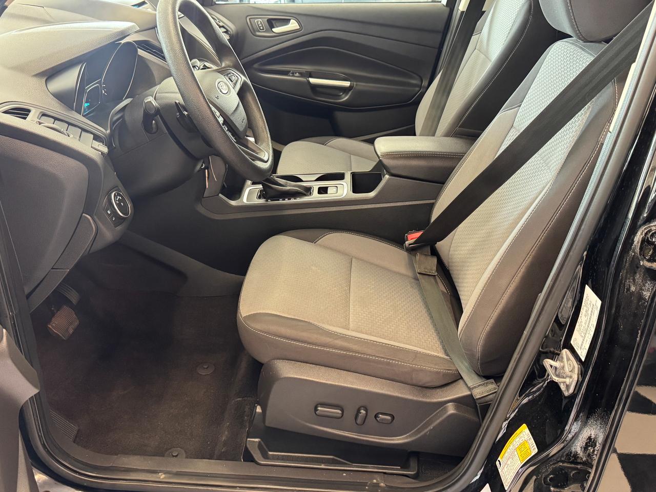 2017 Ford Escape SE+ApplePlay+Camera+Heated Seats+Rear Park Sensors Photo16