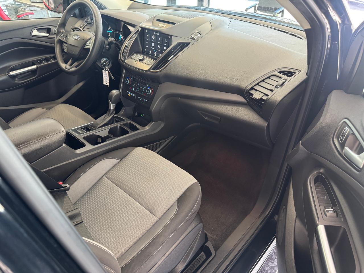 2017 Ford Escape SE+ApplePlay+Camera+Heated Seats+Rear Park Sensors Photo