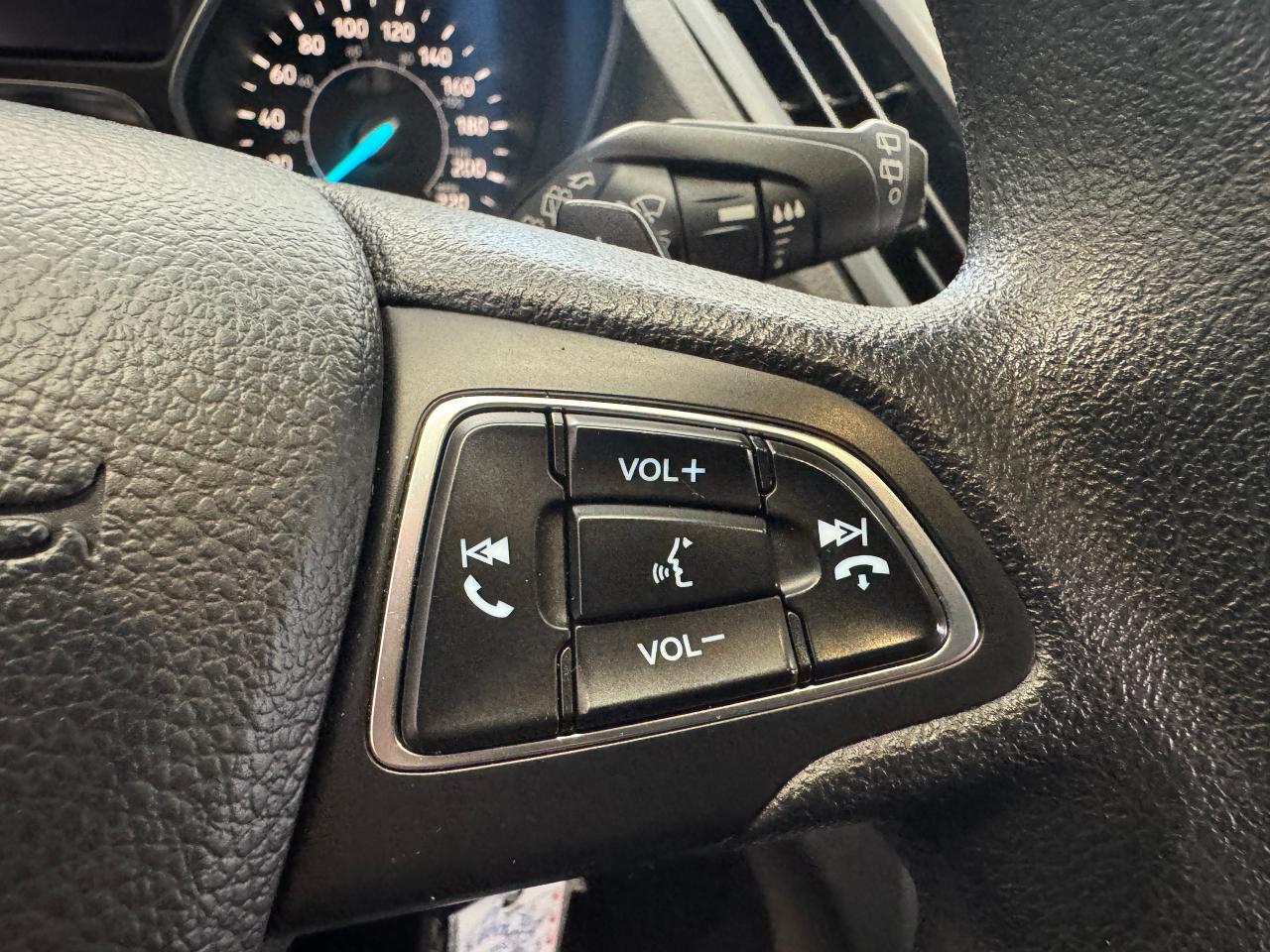 2017 Ford Escape SE+ApplePlay+Camera+Heated Seats+Rear Park Sensors Photo