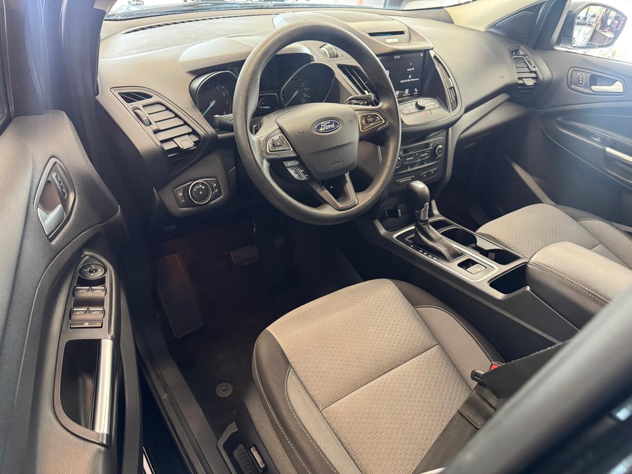 2017 Ford Escape SE+ApplePlay+Camera+Heated Seats+Rear Park Sensors Photo