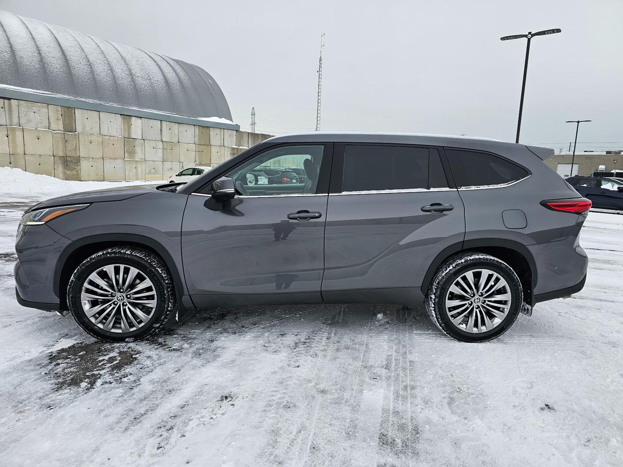 2021 Toyota Highlander Limited 4dr All-Wheel Drive Photo2