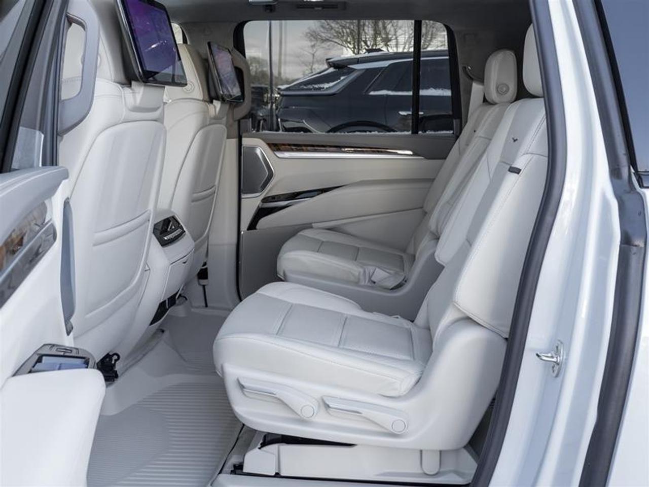 2026 Cadillac Escalade ESV Platinum Sport 4dr 4x4 Photo