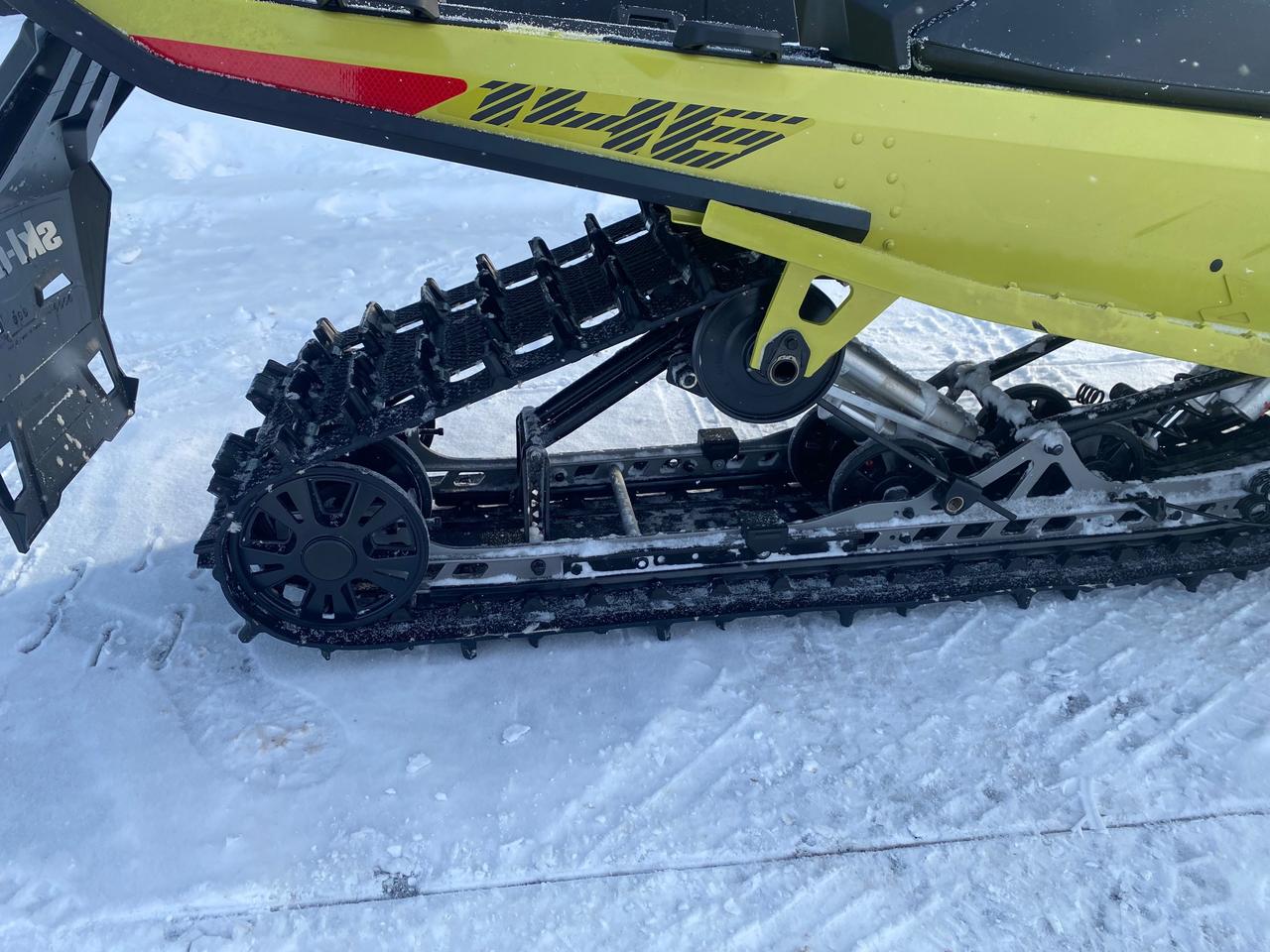 2025 Ski-Doo Backcountry™ X-RS® 850 E-TEC T.R 146 SS St.150 1.5  Photo