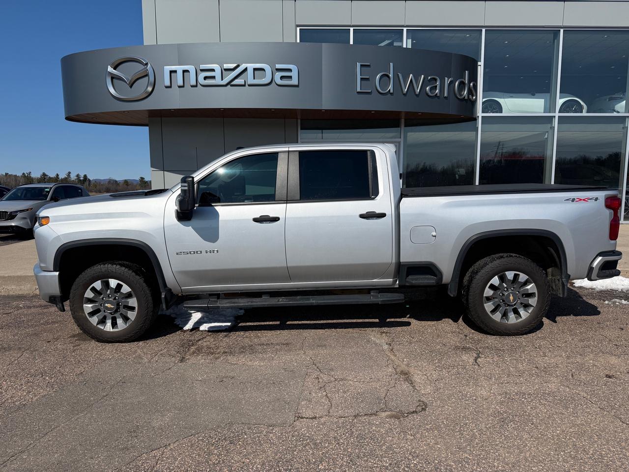 Used 2022 Chevrolet SILVERADO 2500HD Custom 4x4 Crew Cab 6.75 ft. box 158.9 in. WB for sale in Pembroke, ON