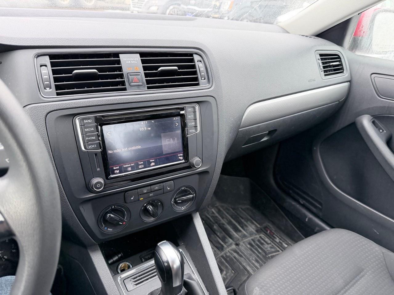 2017 Volkswagen Jetta Sedan 4dr 1.4 TSI Auto Trendline+ Photo