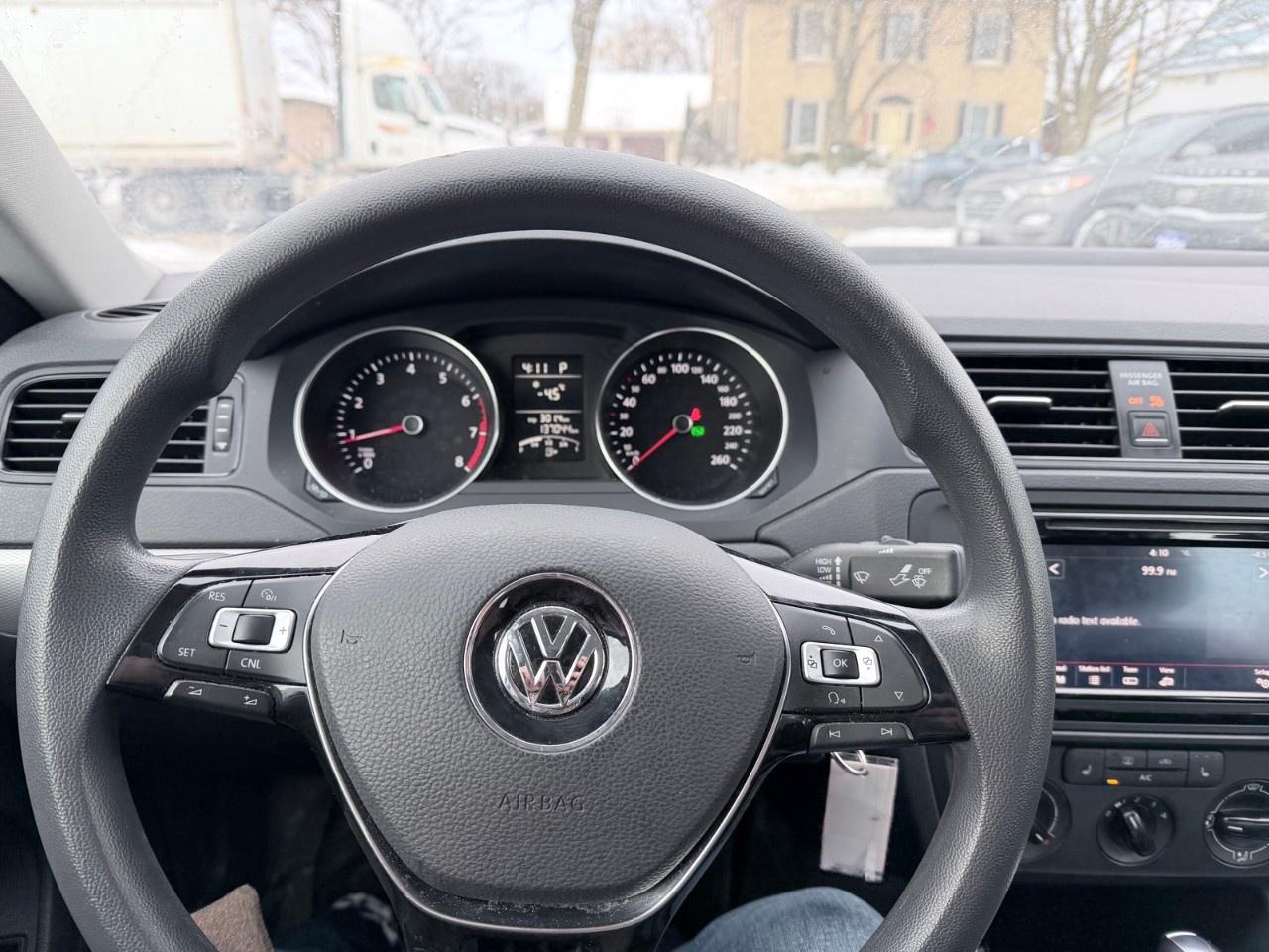 2017 Volkswagen Jetta Sedan 4dr 1.4 TSI Auto Trendline+ Photo