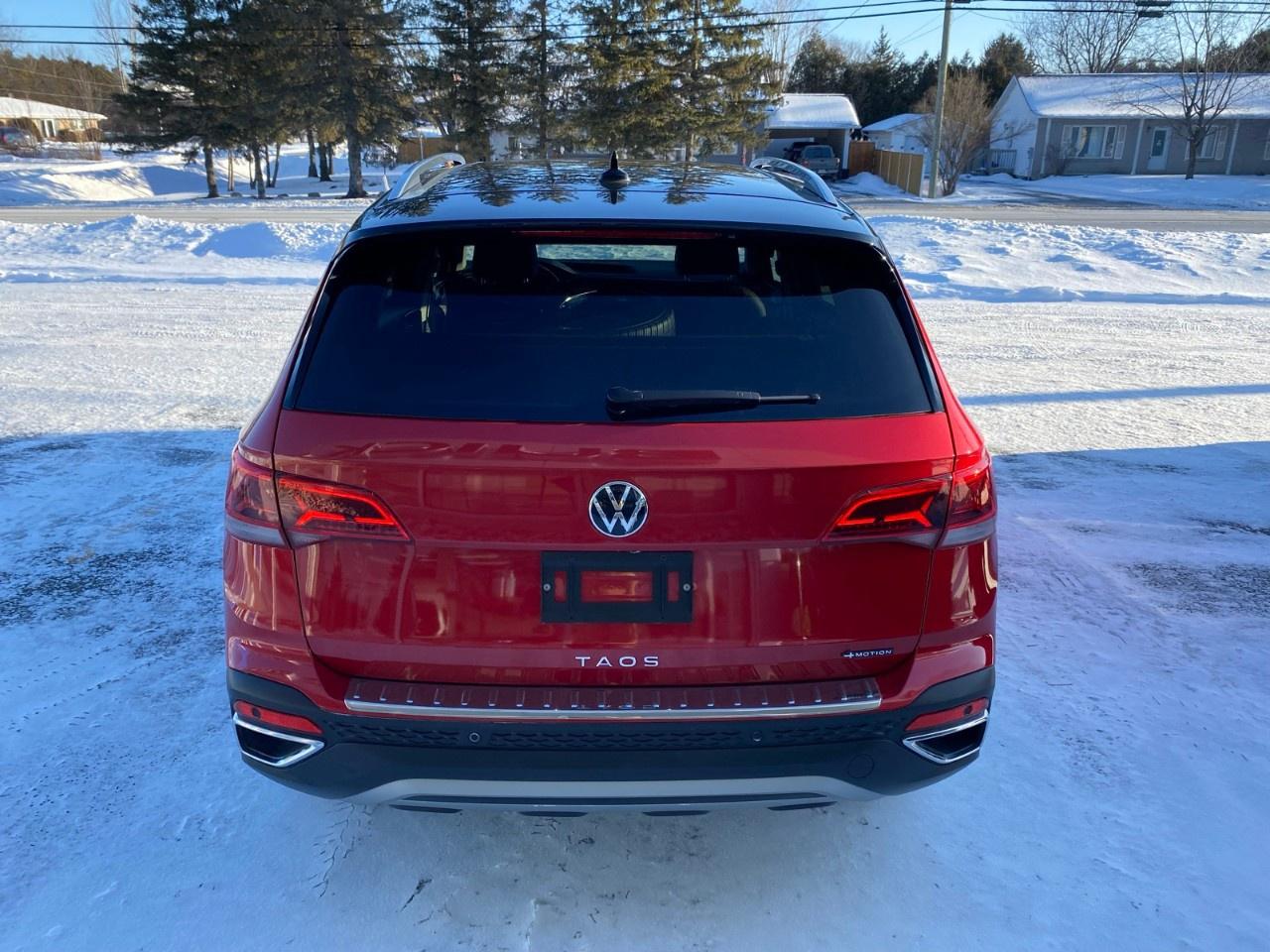 2024 Volkswagen Taos Highline 4MOTION Photo2