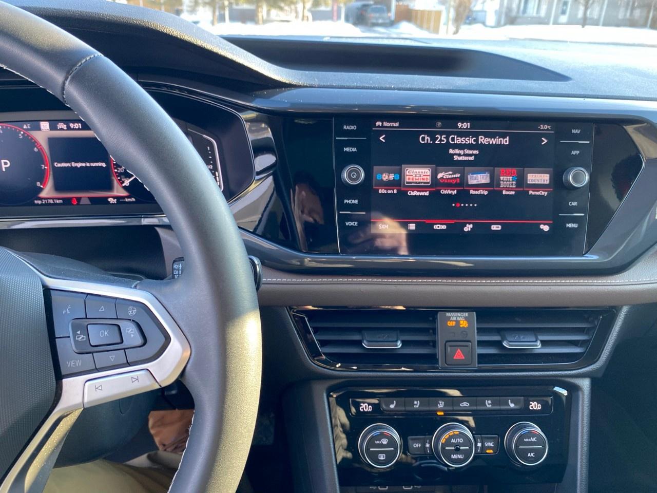 2024 Volkswagen Taos Highline 4MOTION Photo