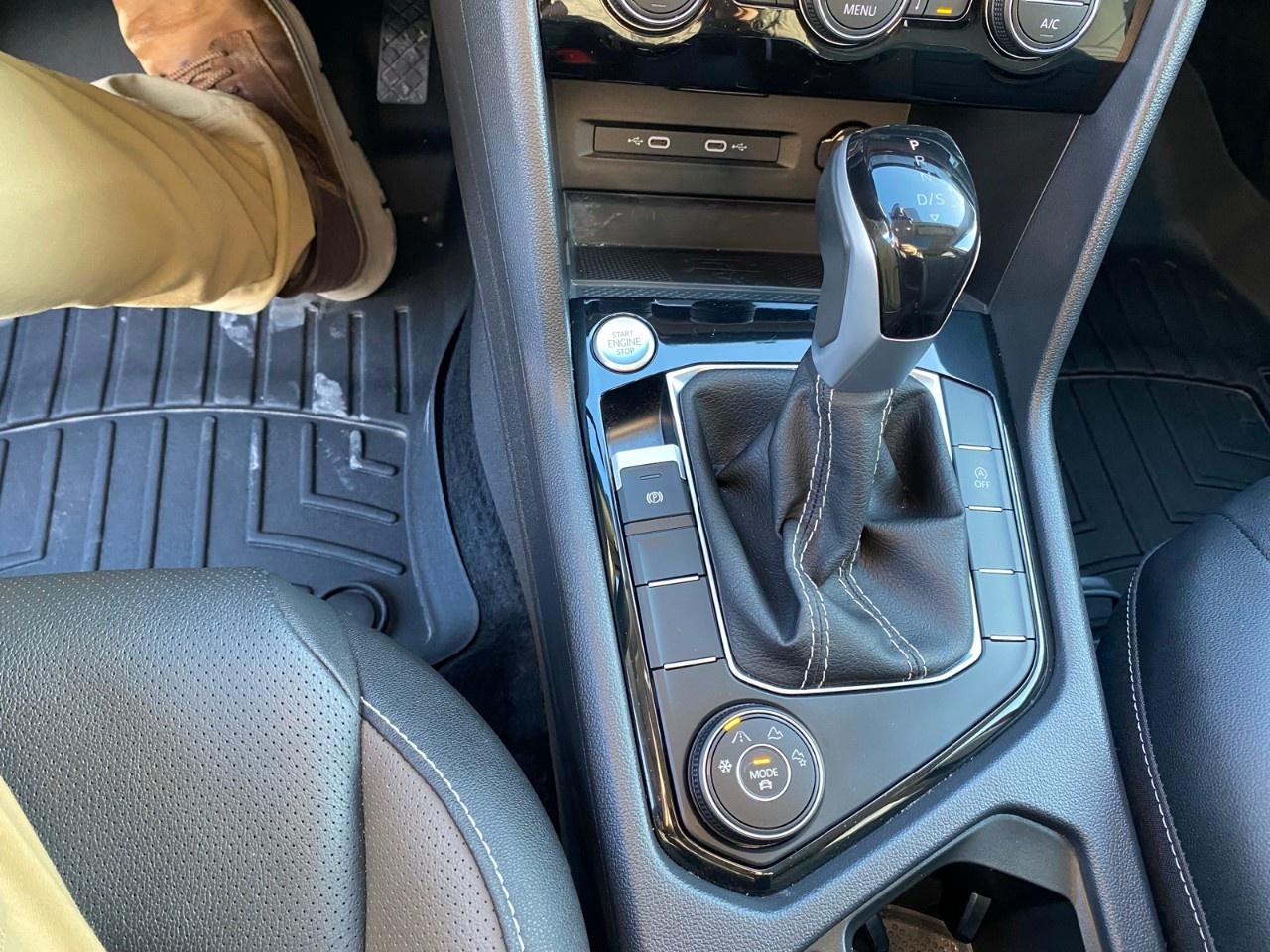 2024 Volkswagen Taos Highline 4MOTION Photo