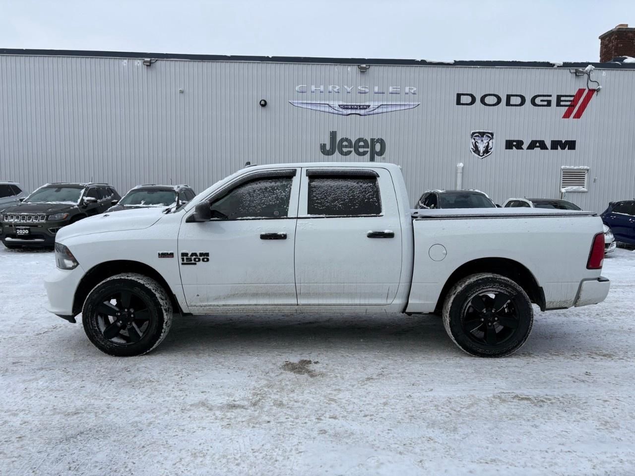 2022 RAM 1500 Classic EXPRESS 4X4 CREW CAB 5'7" BOX Photo