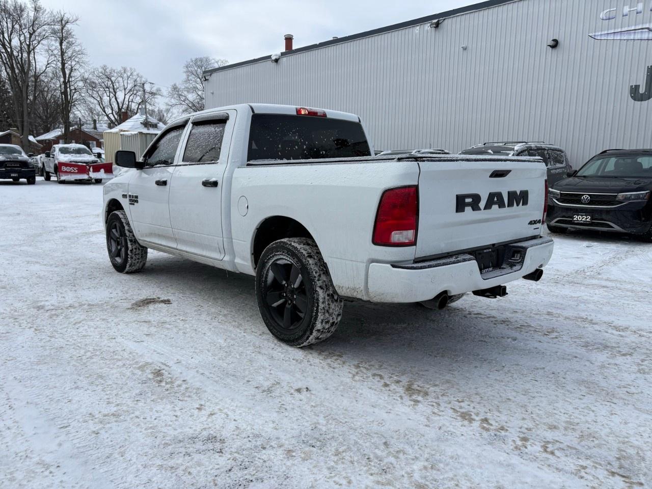 2022 RAM 1500 Classic EXPRESS 4X4 CREW CAB 5'7" BOX Photo