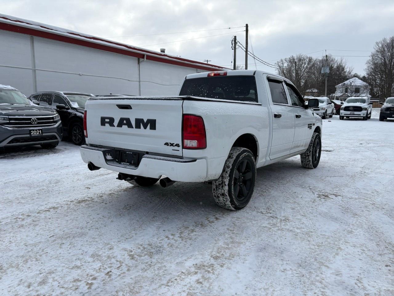 2022 RAM 1500 Classic EXPRESS 4X4 CREW CAB 5'7" BOX Photo