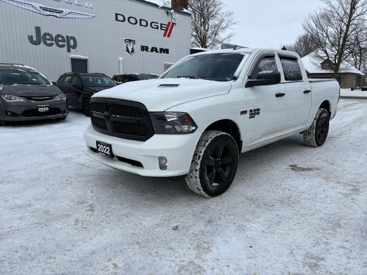 2022 RAM 1500 Classic EXPRESS 4X4 CREW CAB 5'7" BOX Photo0