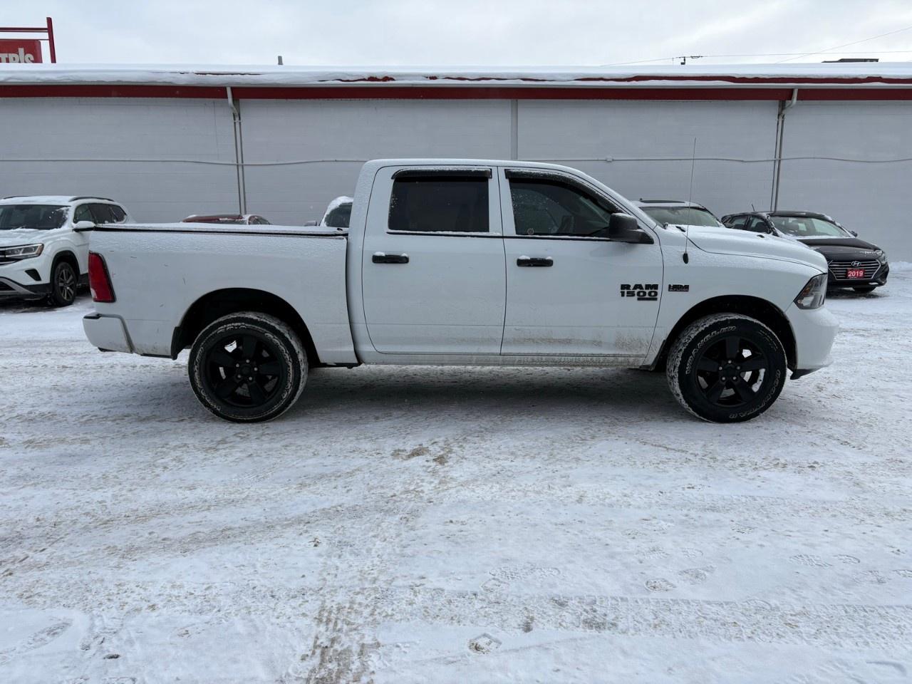 2022 RAM 1500 Classic EXPRESS 4X4 CREW CAB 5'7" BOX Photo