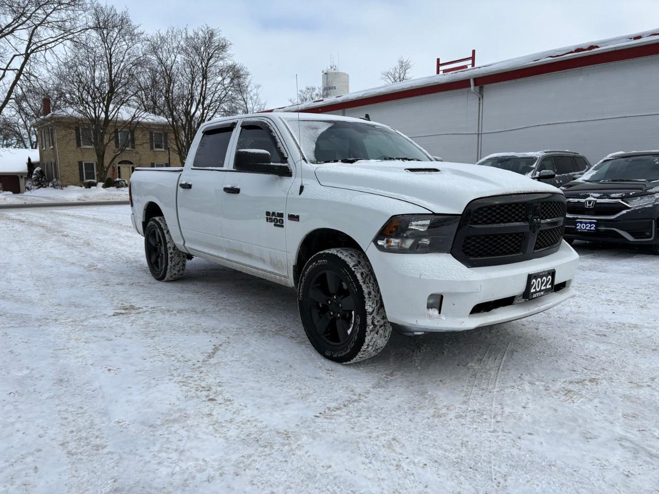 2022 RAM 1500 Classic EXPRESS 4X4 CREW CAB 5'7" BOX Photo