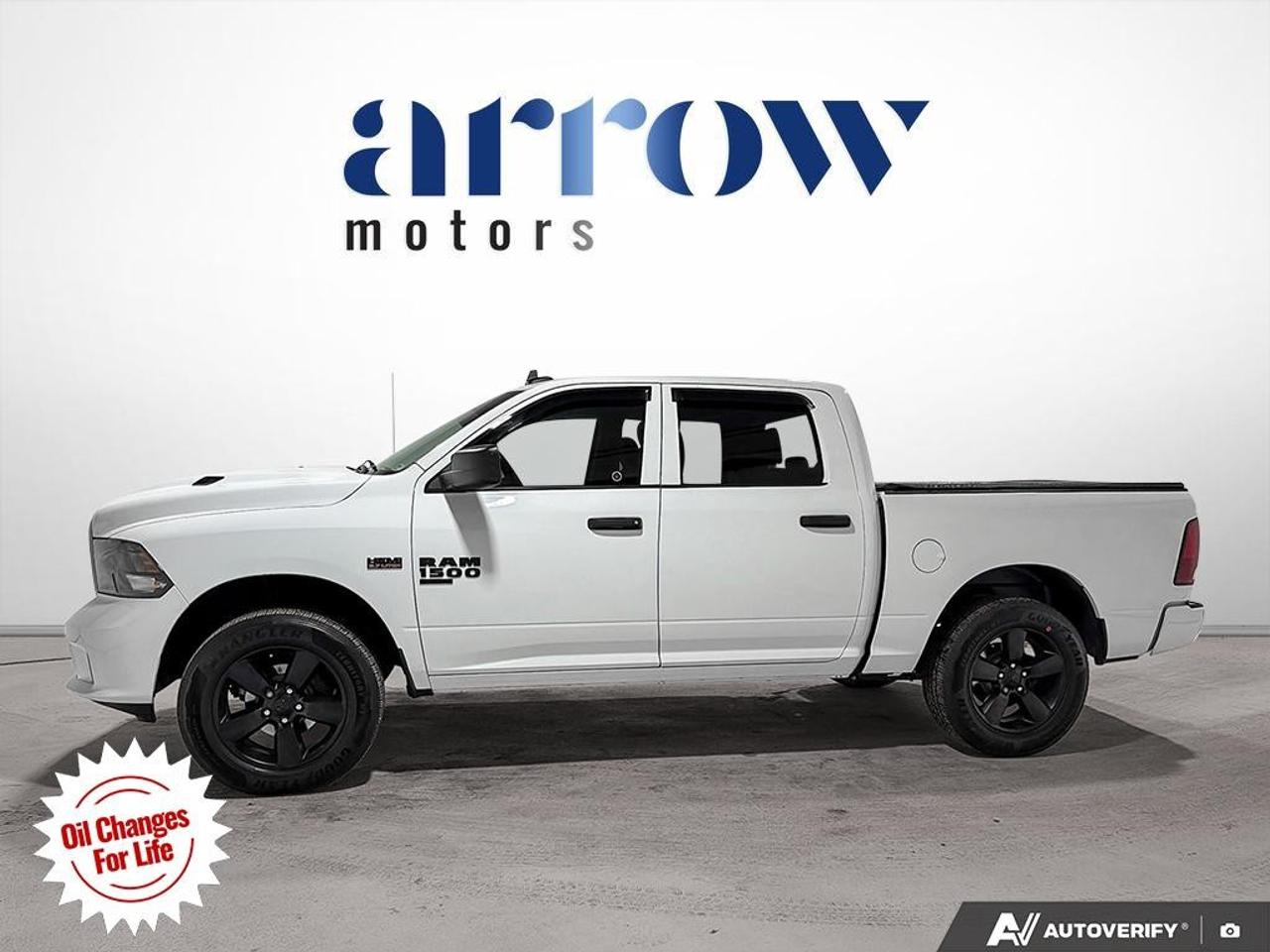 2022 RAM 1500 Classic EXPRESS 4X4 CREW CAB 5'7" BOX Photo4