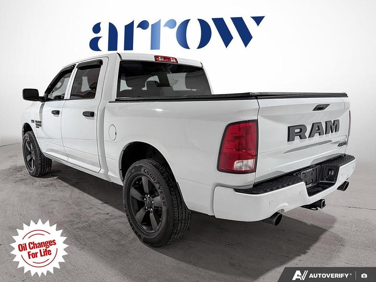 2022 RAM 1500 Classic EXPRESS 4X4 CREW CAB 5'7" BOX Photo