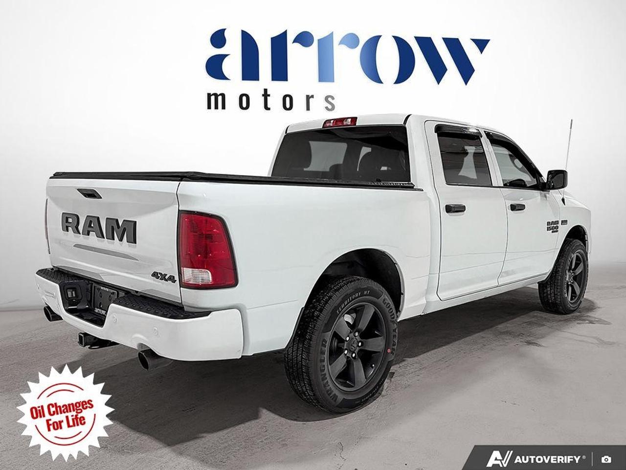 2022 RAM 1500 Classic EXPRESS 4X4 CREW CAB 5'7" BOX Photo