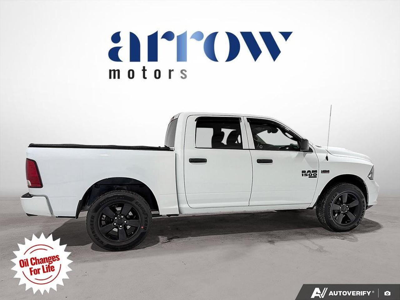 2022 RAM 1500 Classic EXPRESS 4X4 CREW CAB 5'7" BOX Photo