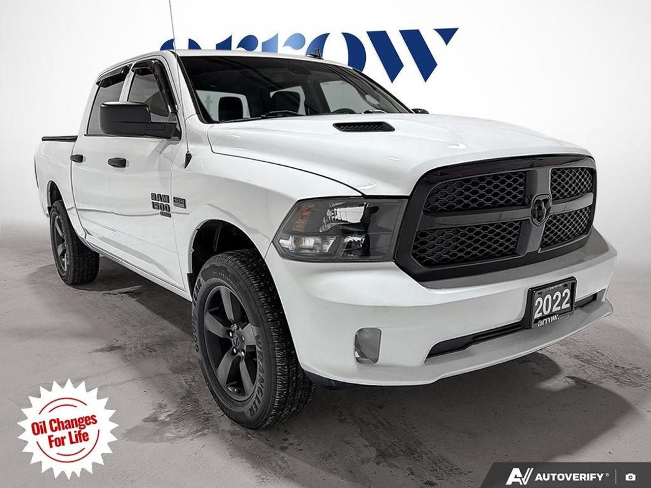 2022 RAM 1500 Classic EXPRESS 4X4 CREW CAB 5'7" BOX Photo