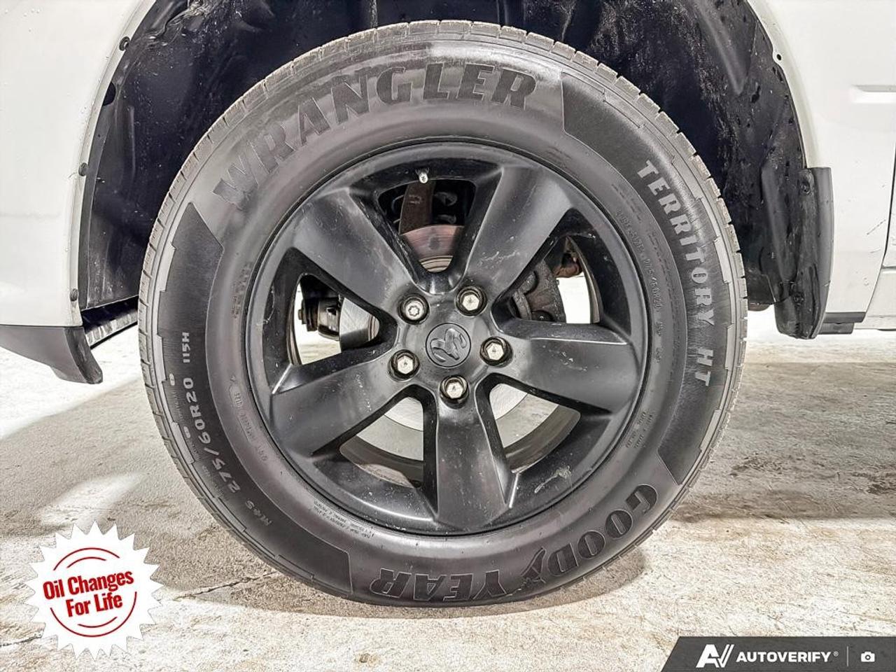 2022 RAM 1500 Classic EXPRESS 4X4 CREW CAB 5'7" BOX Photo