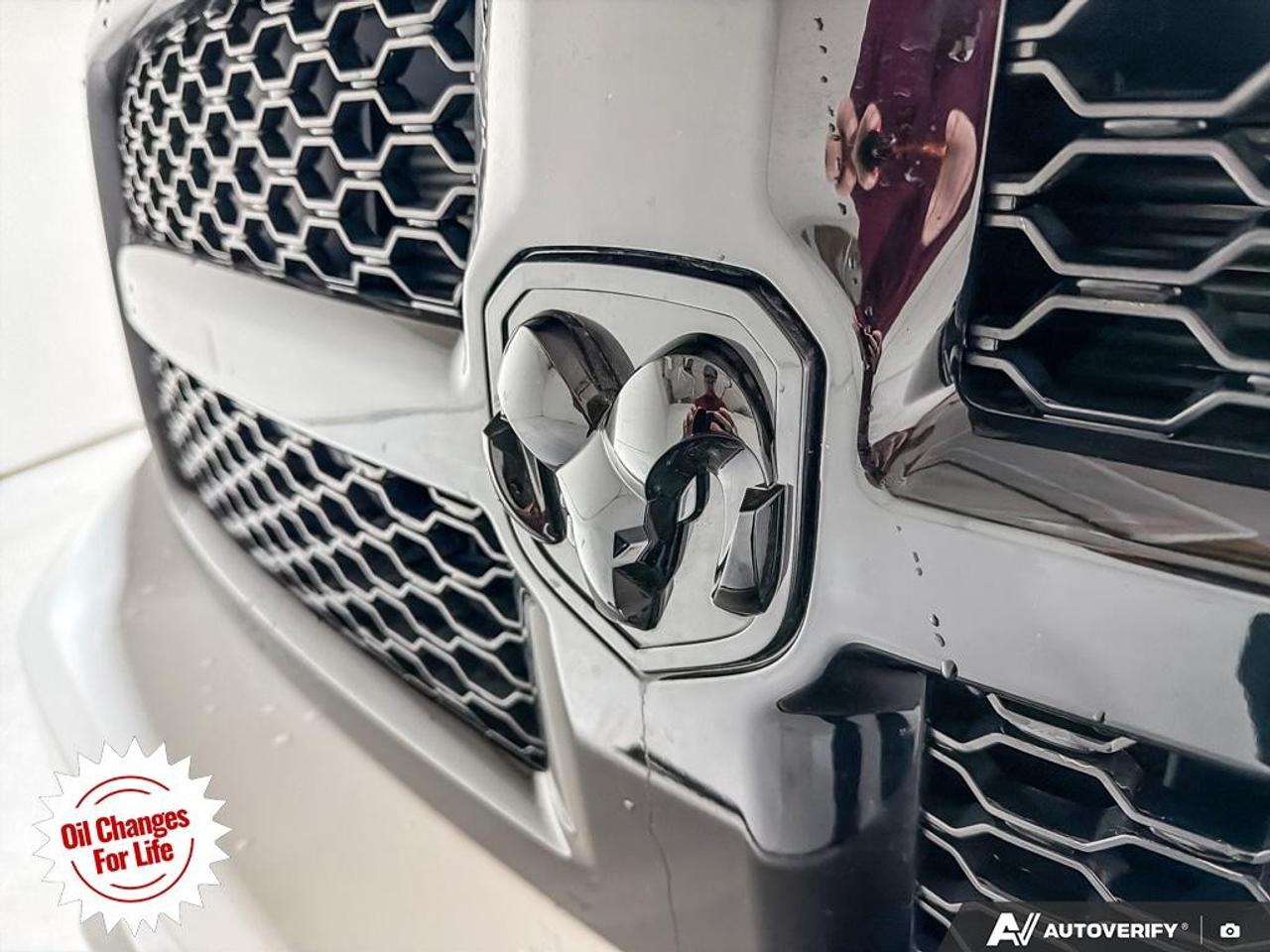 2022 RAM 1500 Classic EXPRESS 4X4 CREW CAB 5'7" BOX Photo