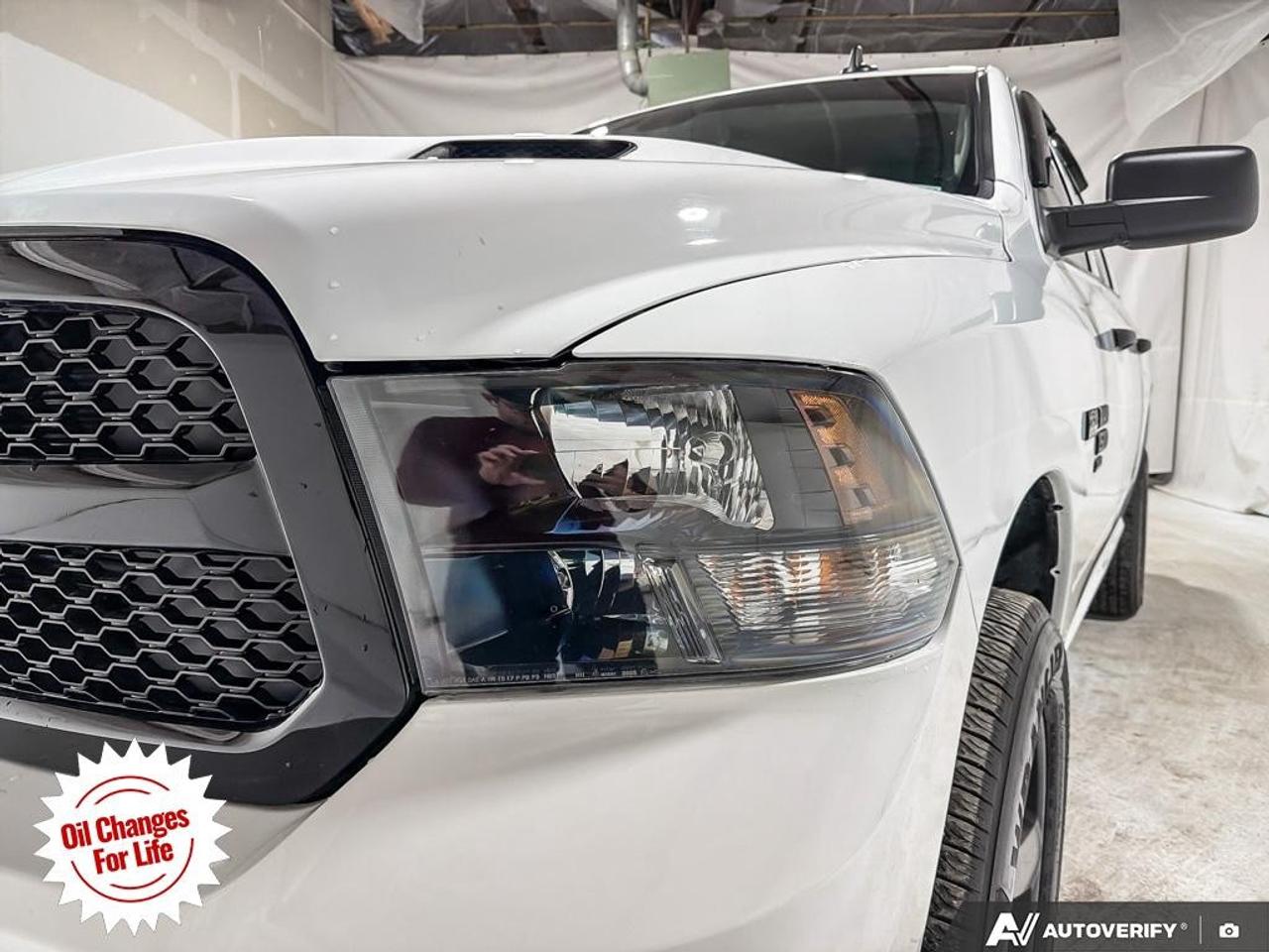 2022 RAM 1500 Classic EXPRESS 4X4 CREW CAB 5'7" BOX Photo