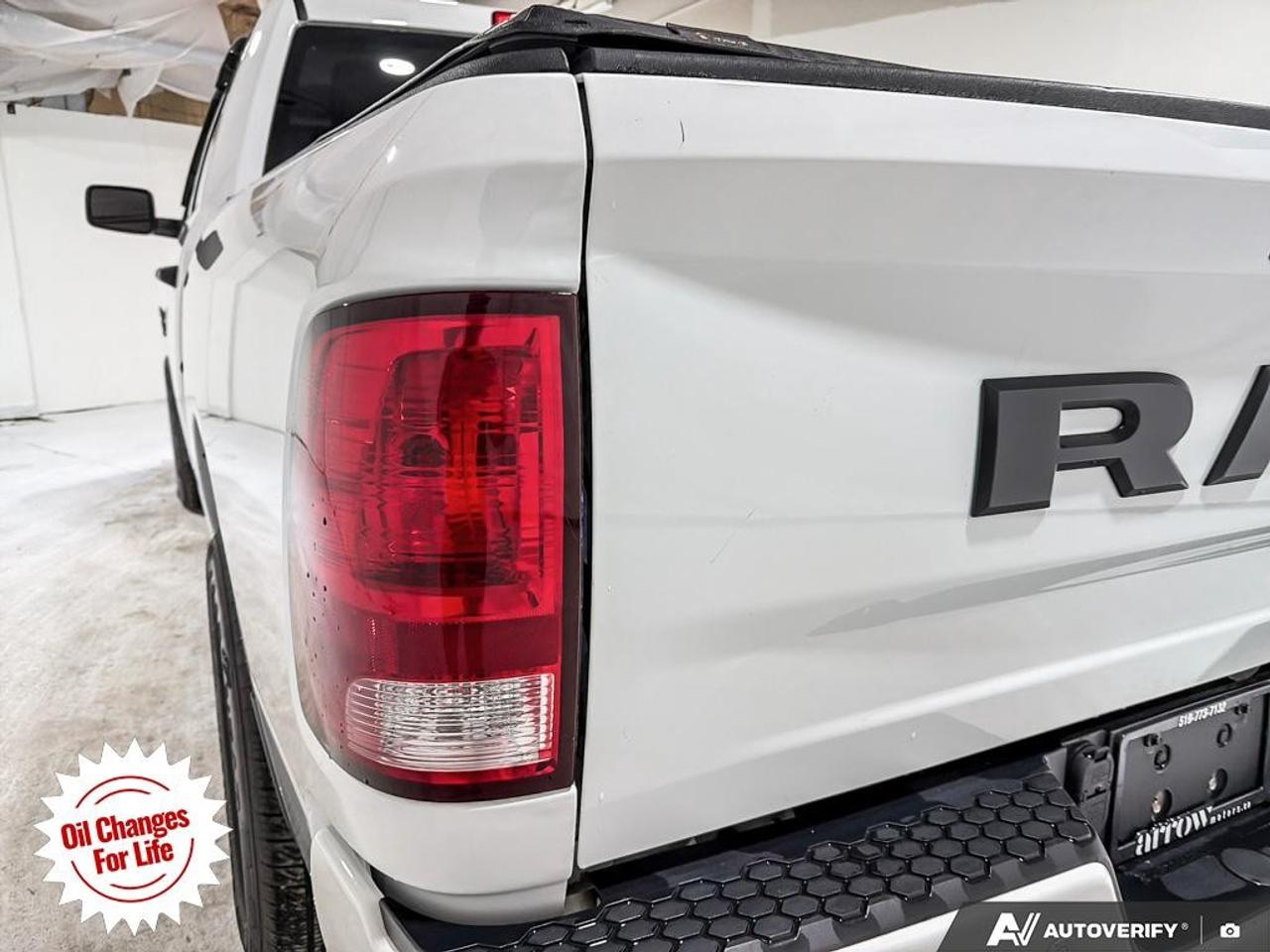 2022 RAM 1500 Classic EXPRESS 4X4 CREW CAB 5'7" BOX Photo