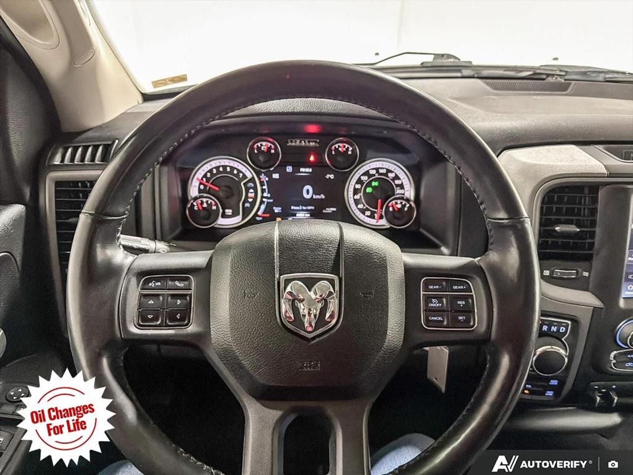 2022 RAM 1500 Classic EXPRESS 4X4 CREW CAB 5'7" BOX Photo