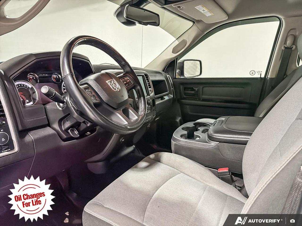 2022 RAM 1500 Classic EXPRESS 4X4 CREW CAB 5'7" BOX Photo