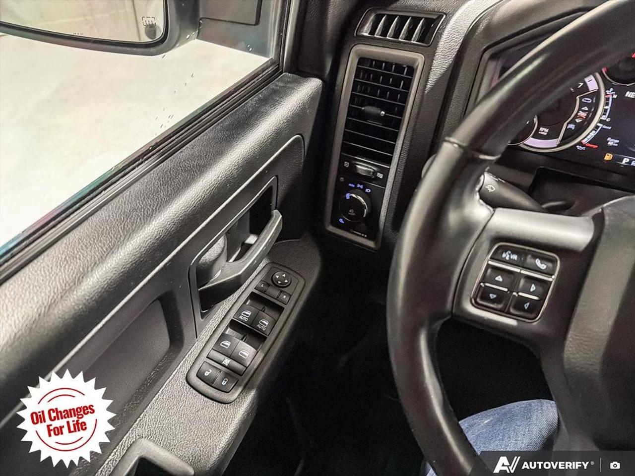 2022 RAM 1500 Classic EXPRESS 4X4 CREW CAB 5'7" BOX Photo