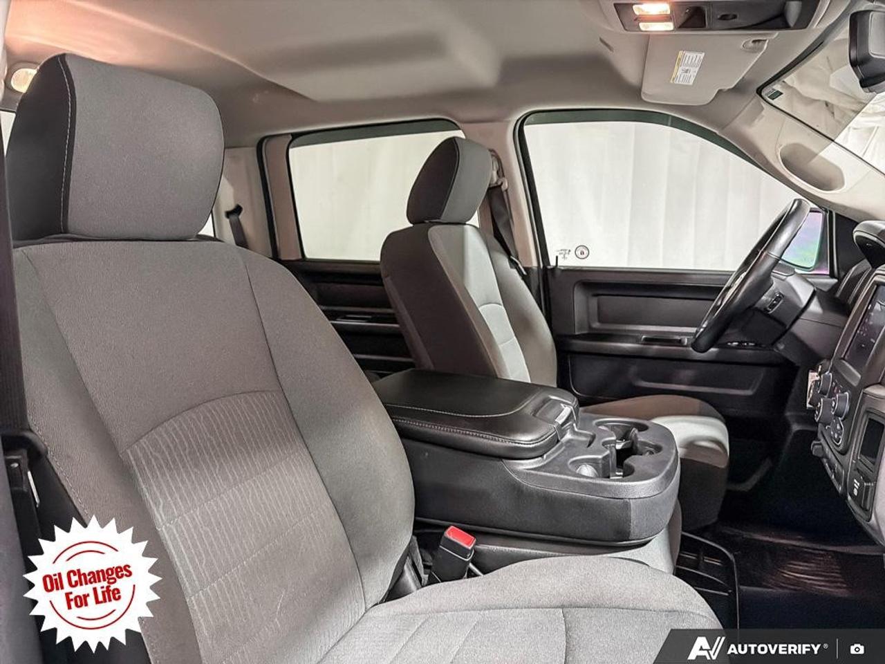 2022 RAM 1500 Classic EXPRESS 4X4 CREW CAB 5'7" BOX Photo