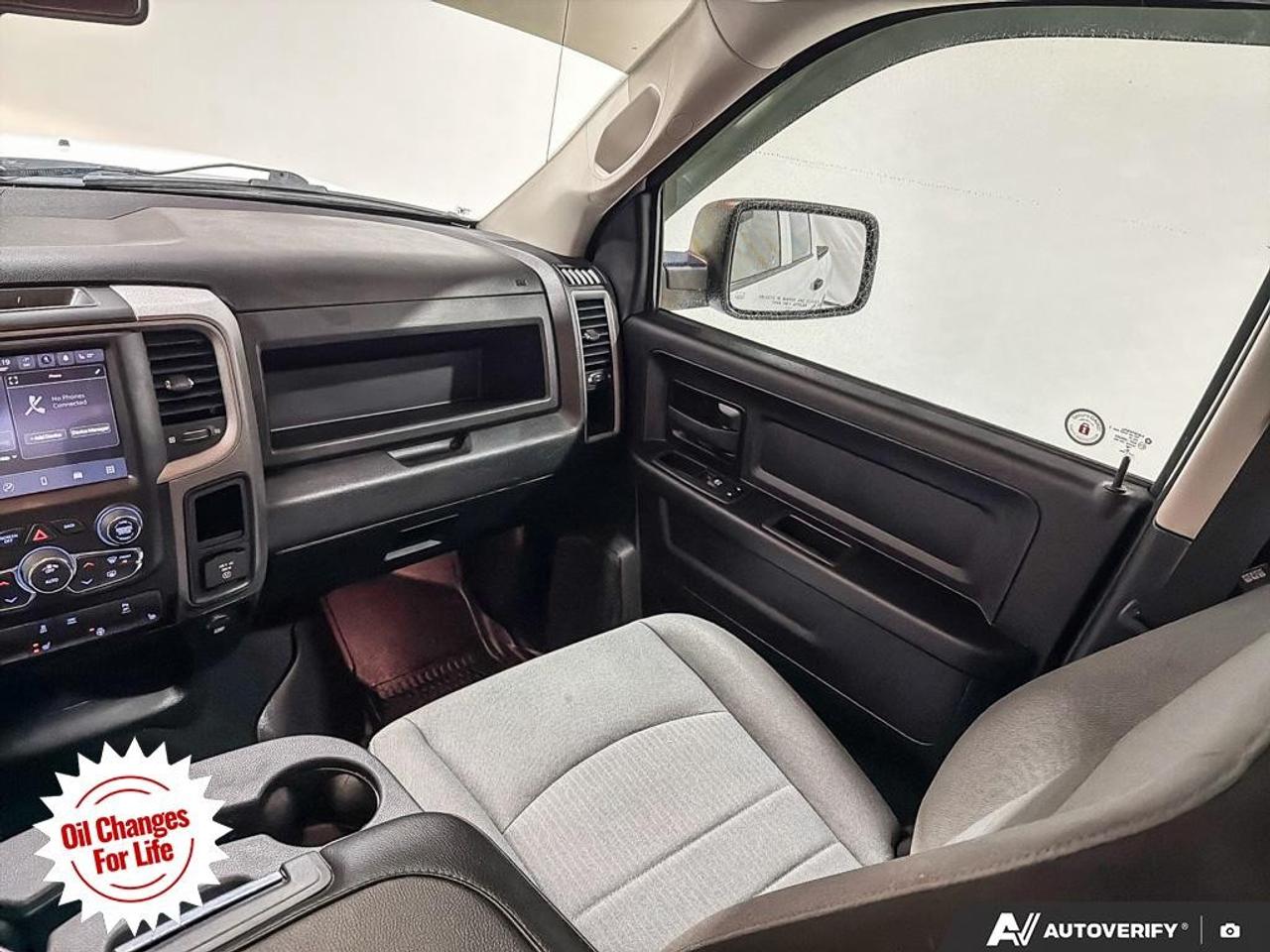 2022 RAM 1500 Classic EXPRESS 4X4 CREW CAB 5'7" BOX Photo