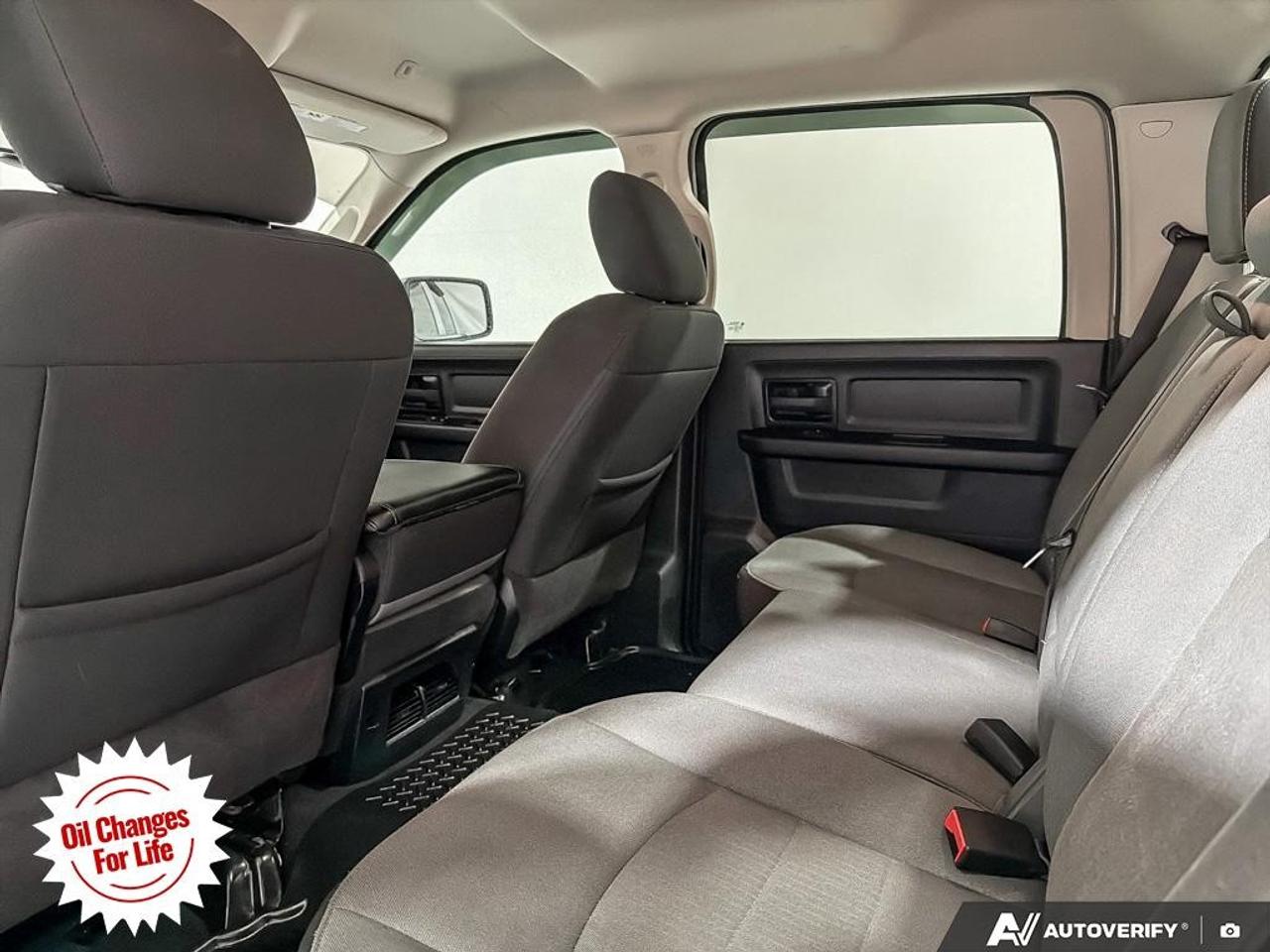 2022 RAM 1500 Classic EXPRESS 4X4 CREW CAB 5'7" BOX Photo