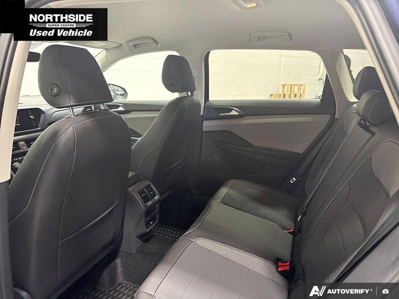 2024 Volkswagen Taos Comfortline 4dr All-Wheel Drive 4MOTION Photo