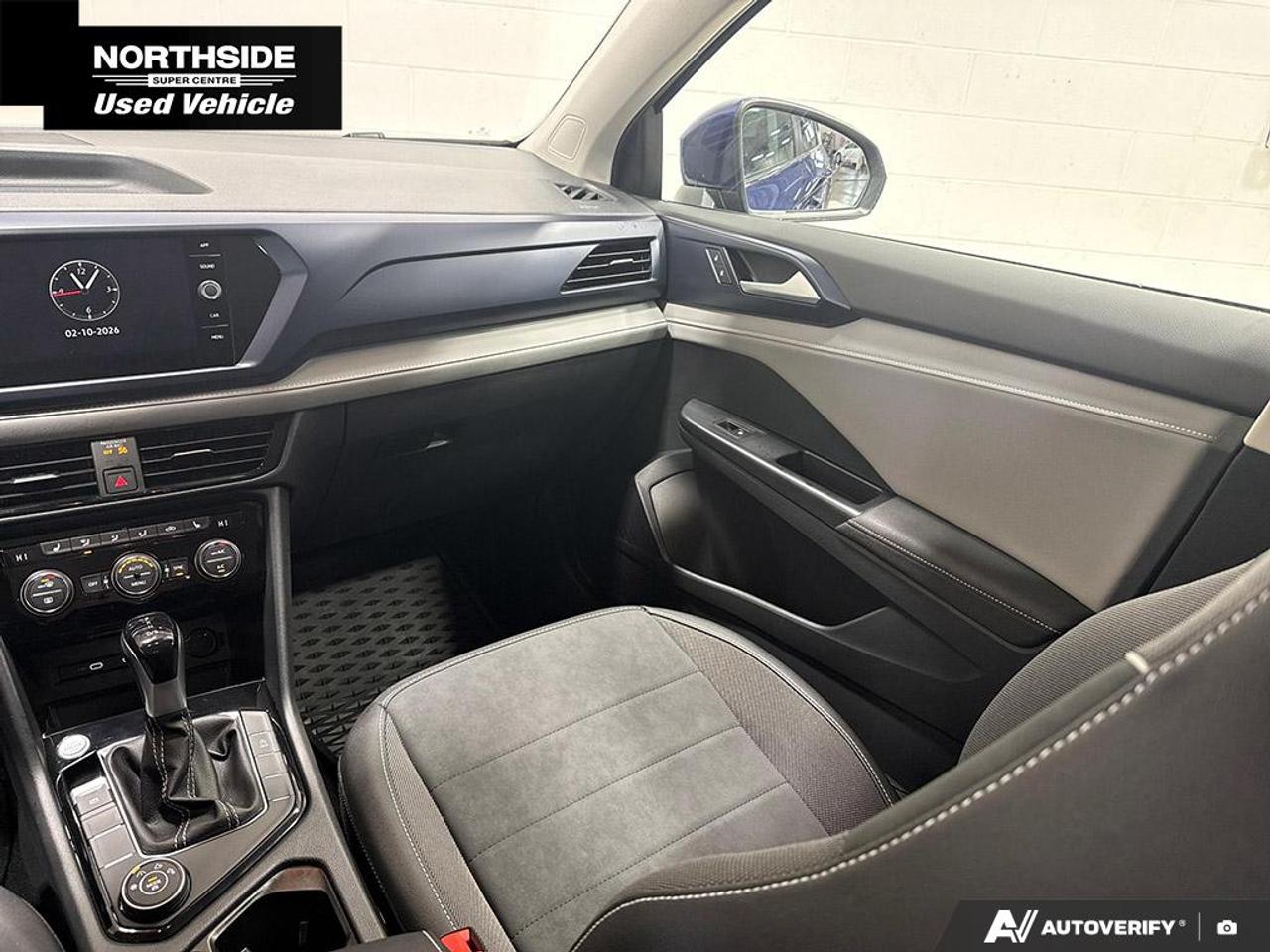 2024 Volkswagen Taos Comfortline 4dr All-Wheel Drive 4MOTION Photo