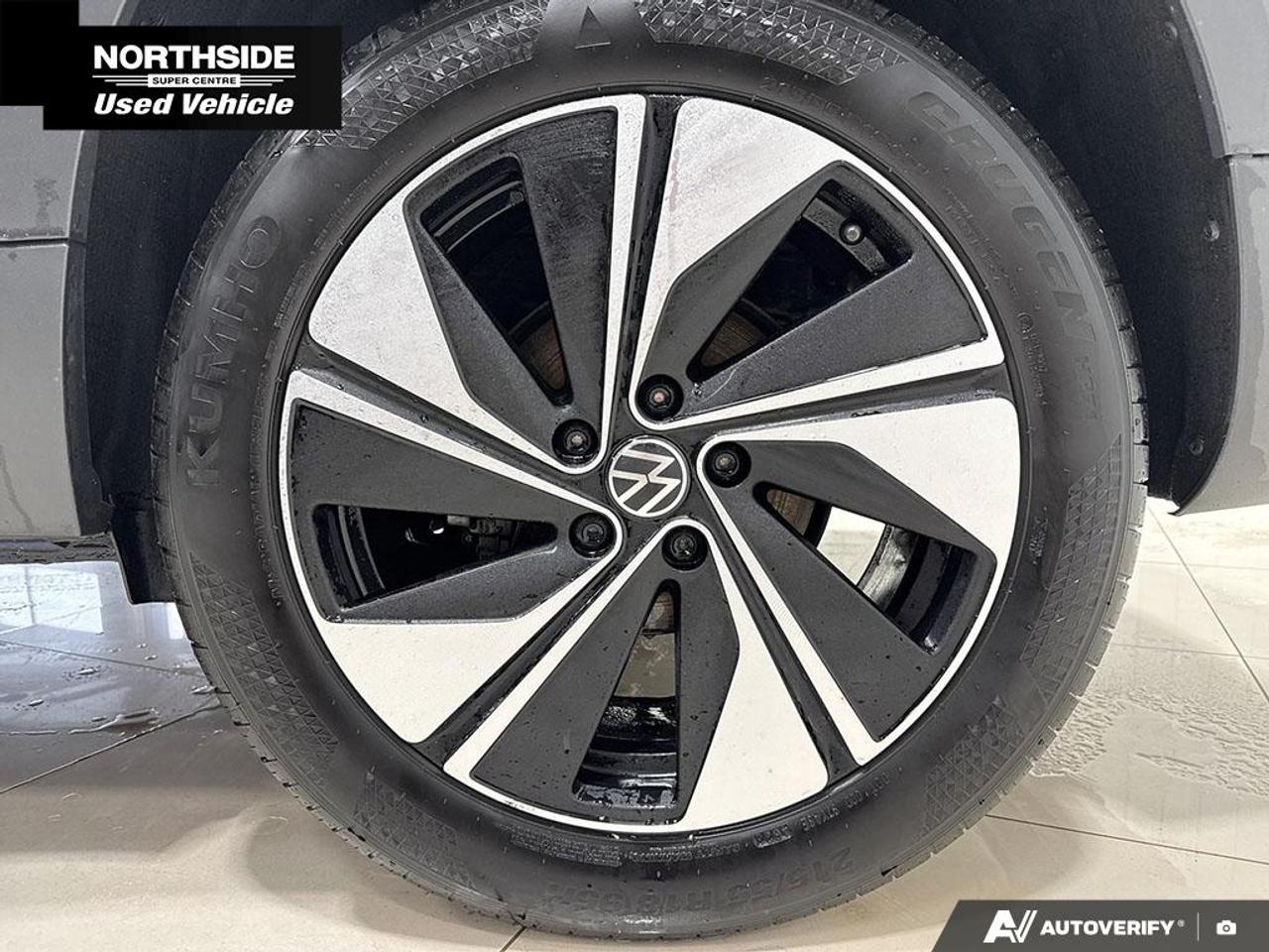 2024 Volkswagen Taos Comfortline 4dr All-Wheel Drive 4MOTION Photo
