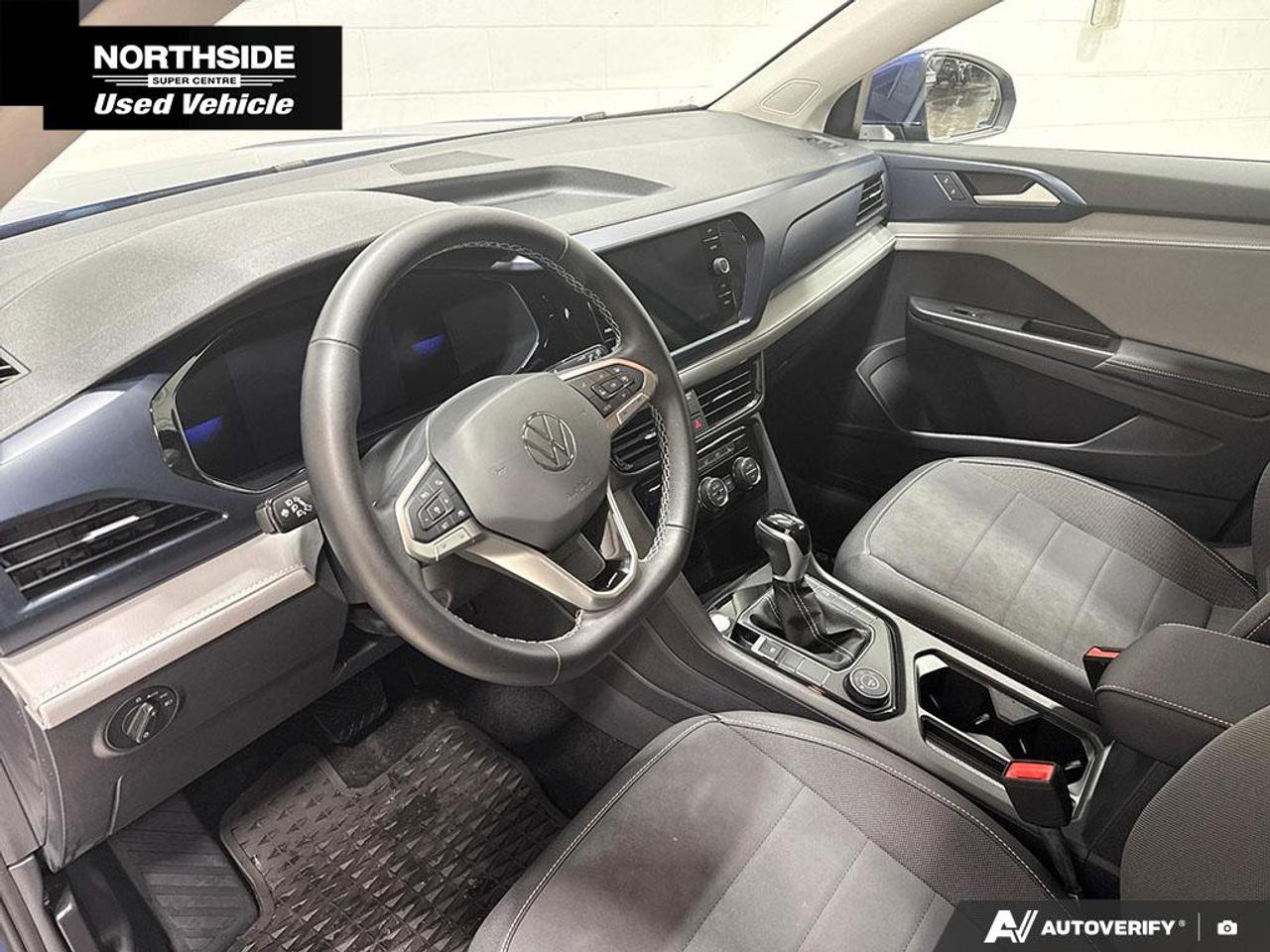 2024 Volkswagen Taos Comfortline 4dr All-Wheel Drive 4MOTION Photo