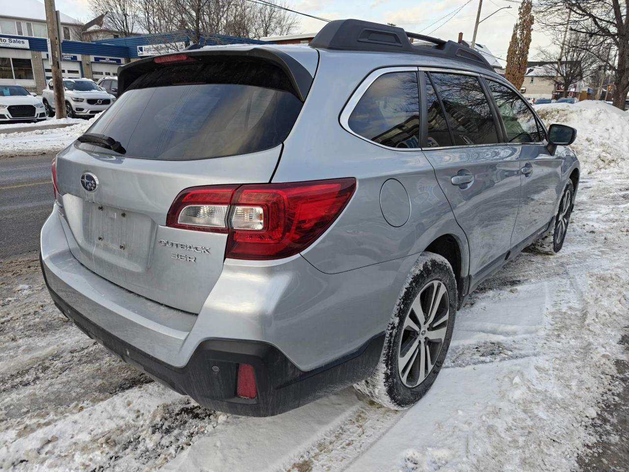 2018 Subaru Outback 3.6R Limited w/EyeSight Package (CVT) 4dr All-Wheel Drive Photo