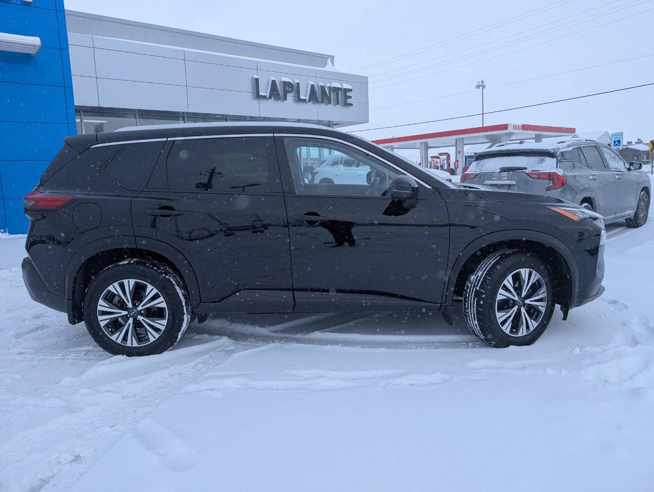 2023 Nissan Rogue  Photo3