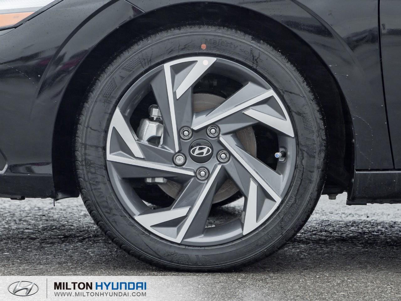 2026 Hyundai Elantra  Photo3
