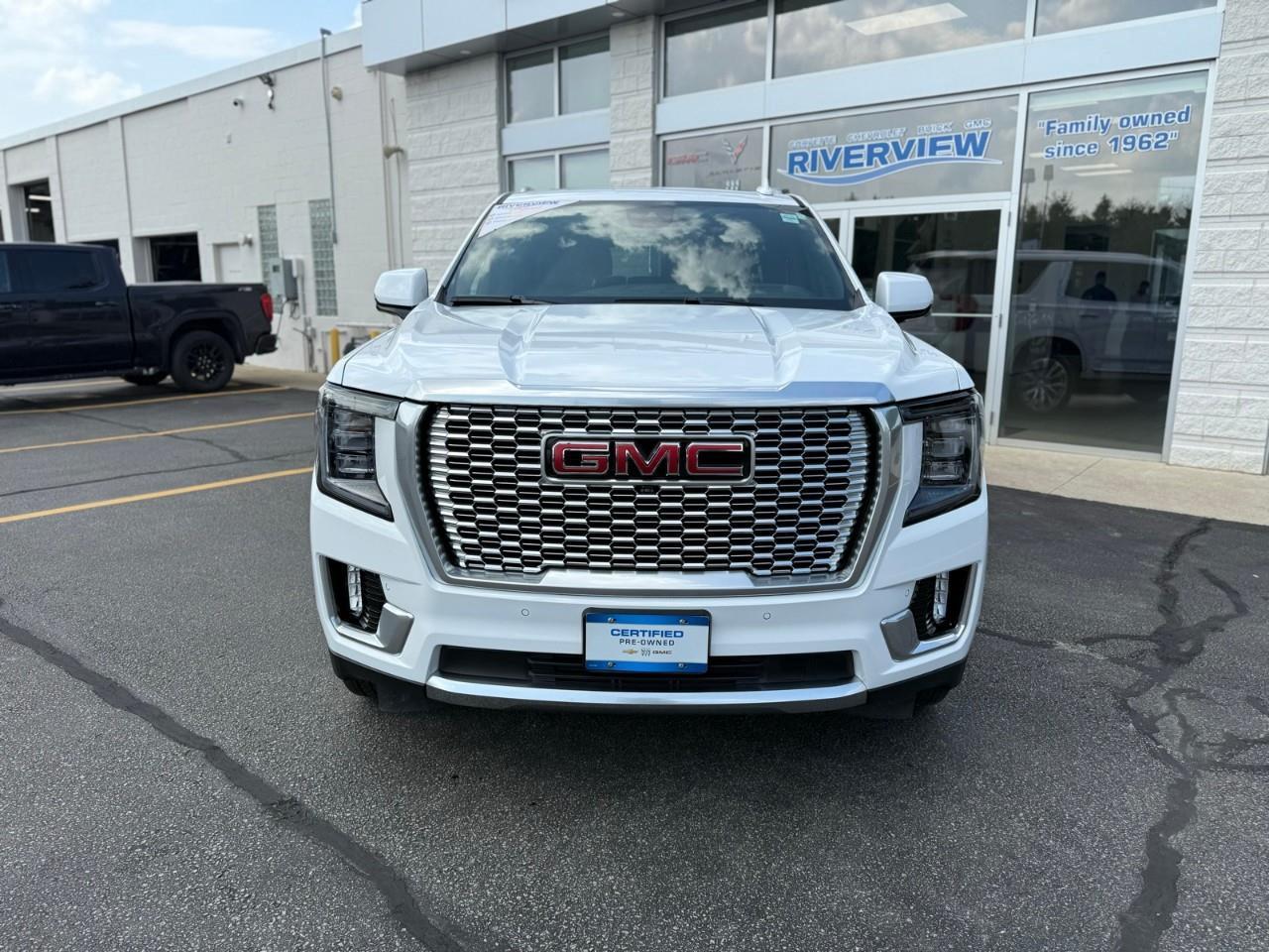 2023 GMC Yukon Denali 4X4 Photo3