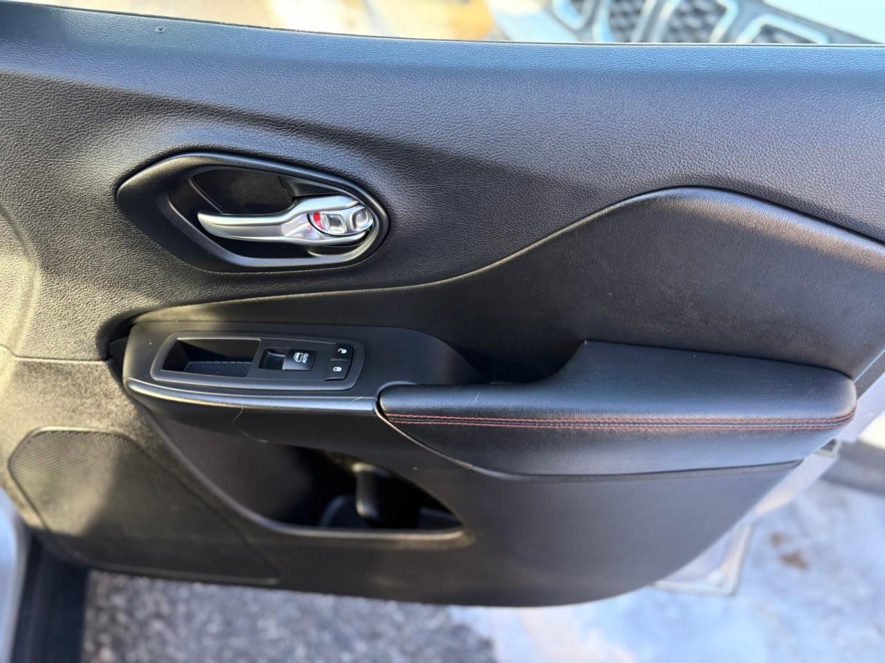 2019 Jeep Cherokee Trailhawk 4dr 4x4 Photo