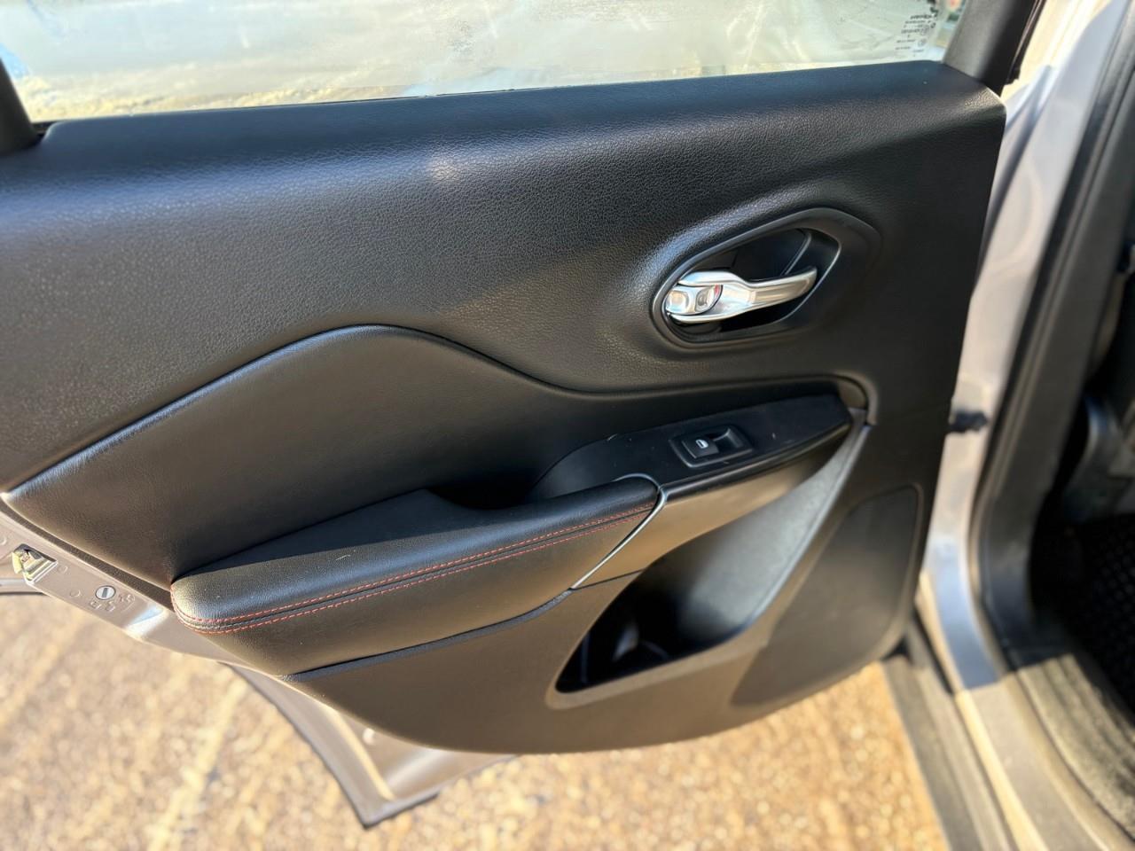 2019 Jeep Cherokee Trailhawk 4dr 4x4 Photo