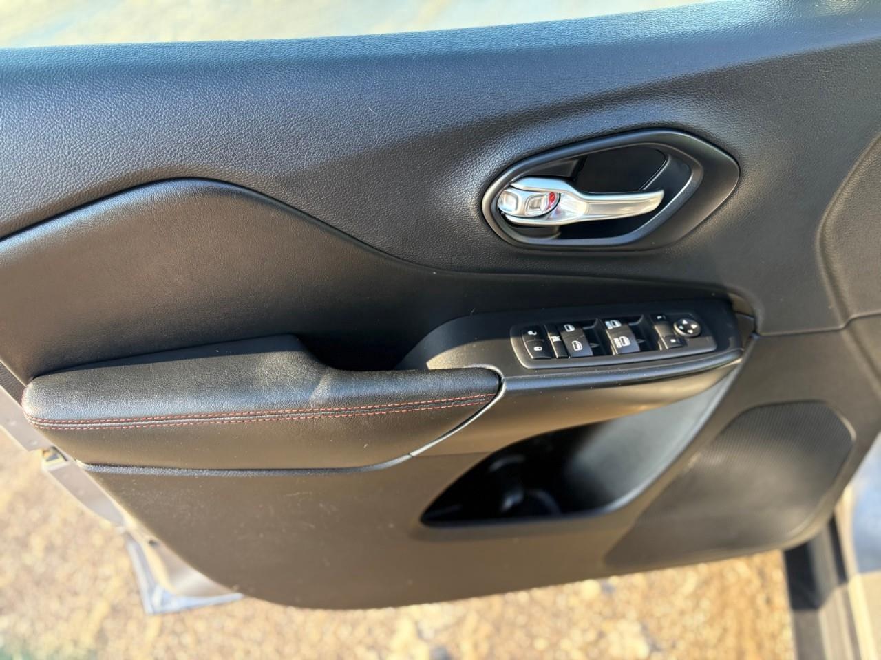 2019 Jeep Cherokee Trailhawk 4dr 4x4 Photo