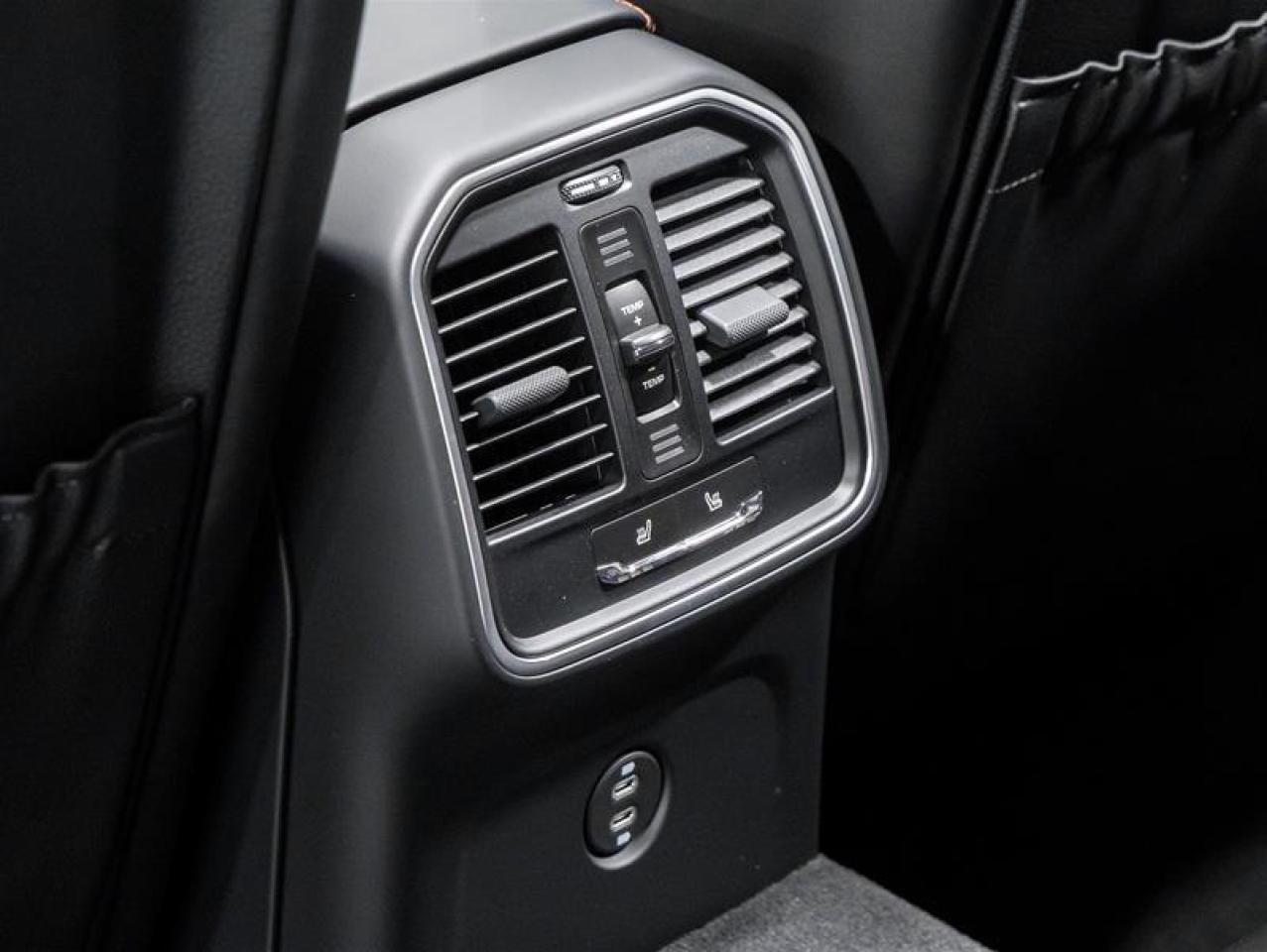 2026 Porsche Macan  Photo