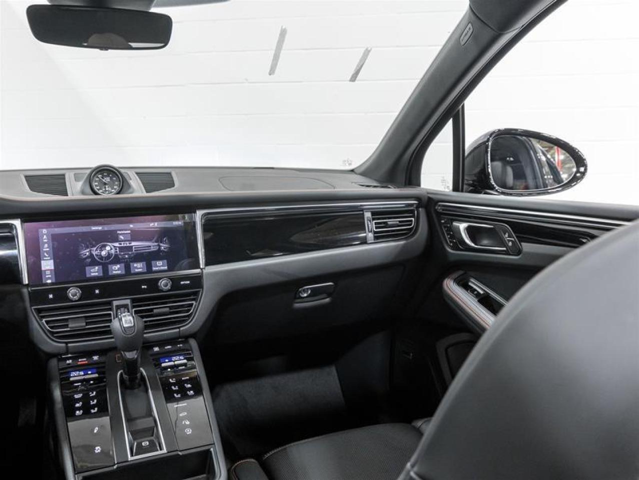 2026 Porsche Macan  Photo