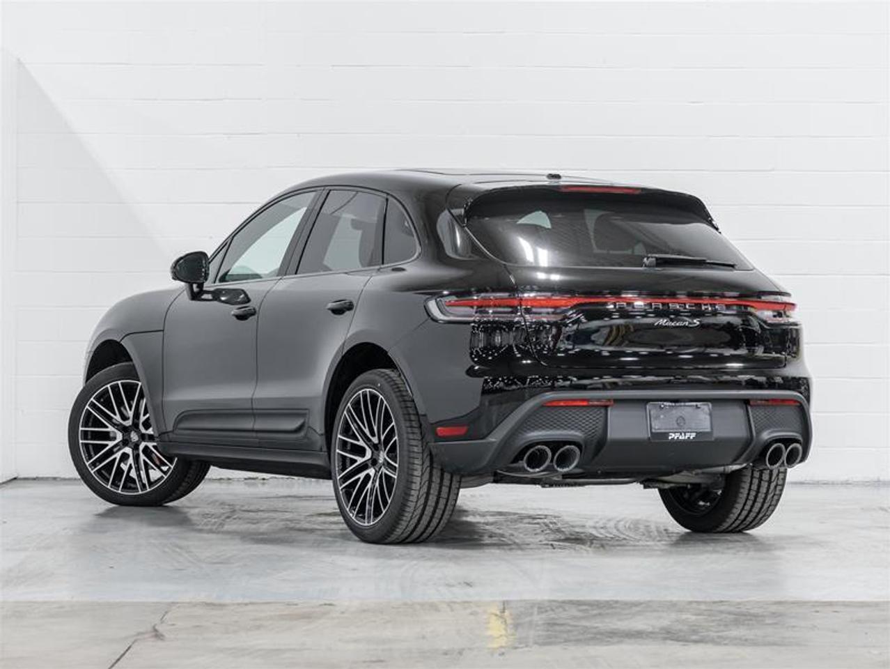 2026 Porsche Macan  Photo